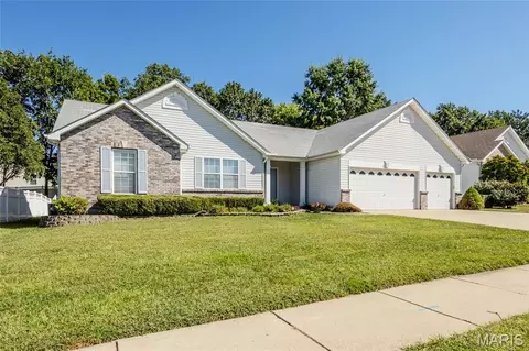 1413 Sunview Dr, O'fallon, MO 63366