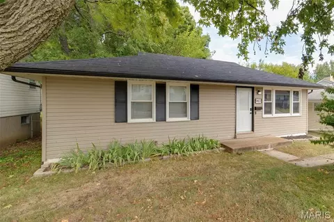 9417 Romaine Ave, Overland, MO 63114