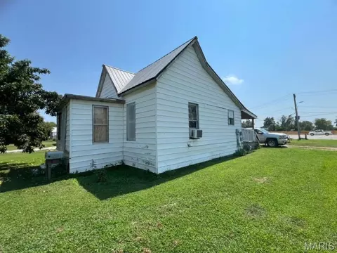 201 E Birch St, Shelbina, MO 63468 photo 1