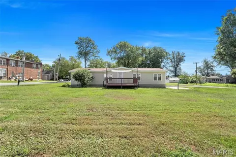 450 W Schuetz St, Lebanon, IL 62254
