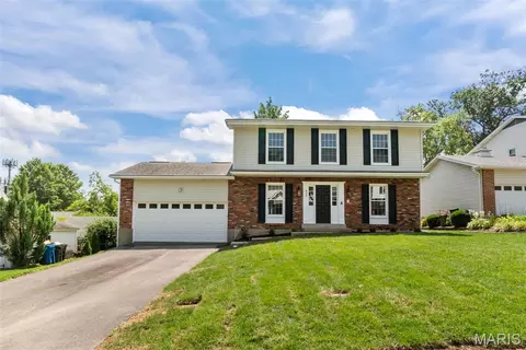 832 Hanamoor Ct, Saint Louis, MO 63122