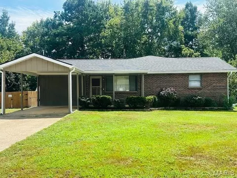318 E Henry St, Poplar Bluff, MO 63901