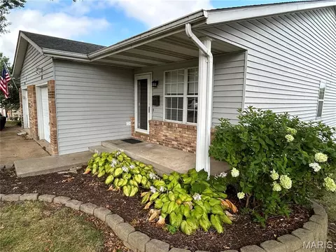 101 Wenona Dr, Washington, MO 63090