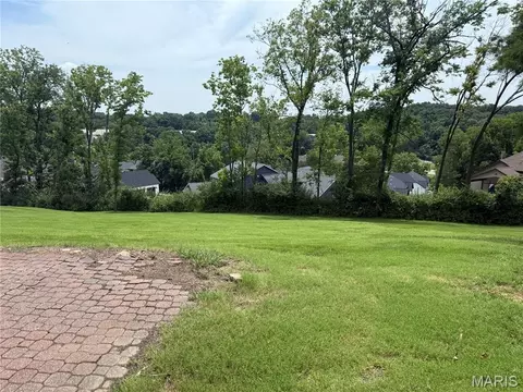 13230 Cozyhill Dr, Unincorporated, MO 63122