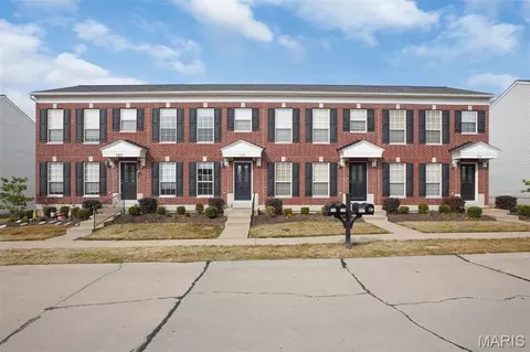 725 Hyde Dr, O'fallon, MO 63366