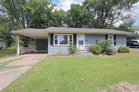 520 E Olive St, Scott City, MO 63780