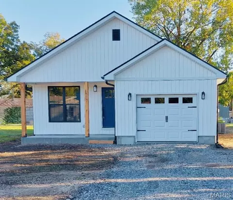 1805 Mary St, Scott City, MO 63780