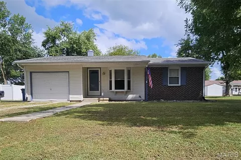 204 W Poos Dr, New Baden, IL 62265