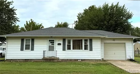 411 E Bates St, La Plata, MO 63549 photo 1