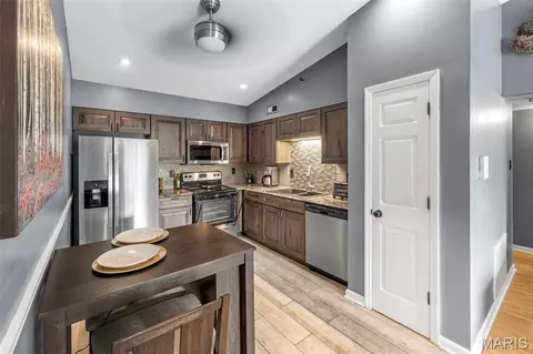 905 Hanna Place Ct #A, Manchester, MO 63021