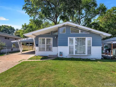 3708 Comstock Dr, Saint Louis, MO 63125