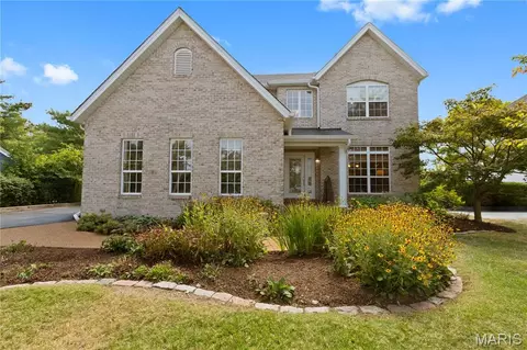 9112 Old Bonhomme Rd, Olivette, MO 63132