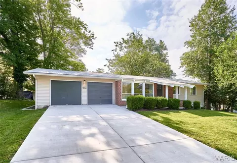 1004 Tempo Dr, Saint Louis, MO 63146