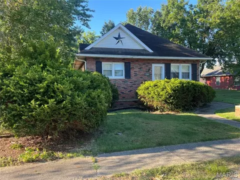 208 Henrietta St, Gillespie, IL 62033