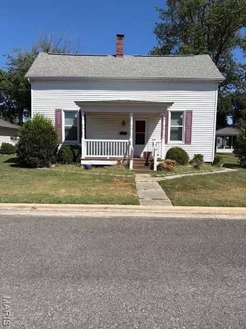 429 S 6th St, Breese, IL 62230