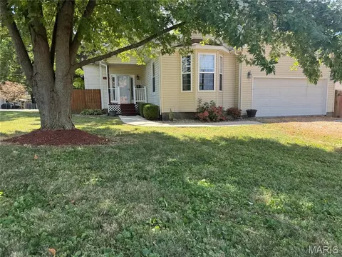 102 W High St, Troy, IL 62294