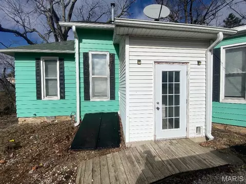 633 4th St, Carrollton, IL 62016