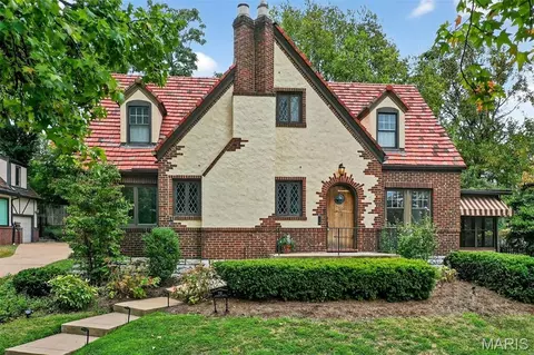 718 Audubon Dr, Clayton, MO 63105