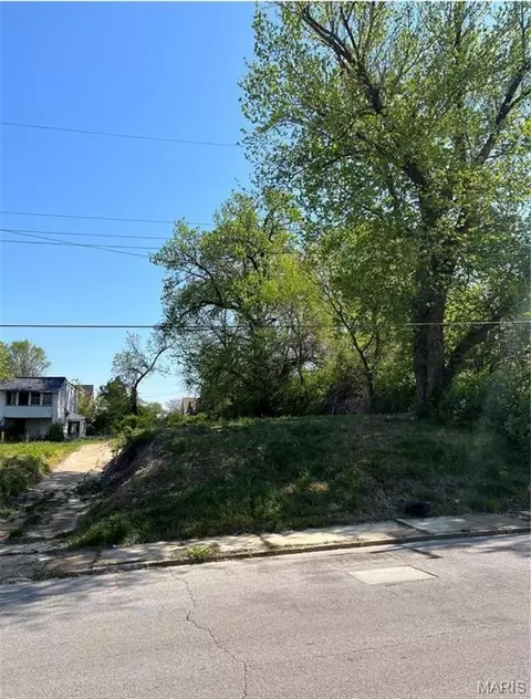 5937 Julian Ave, Saint Louis, MO 63112