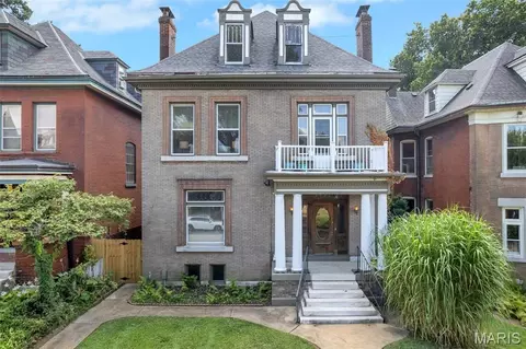 3532 Victor St, Saint Louis, MO 63104