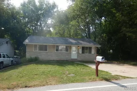 10185 Green Valley Dr, Saint Louis, MO 63136