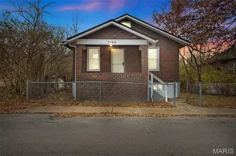 2140 Crescent Ave, Hillsdale, MO 63121