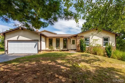 6 Walnut Park Dr, Cedar Hill, MO 63016