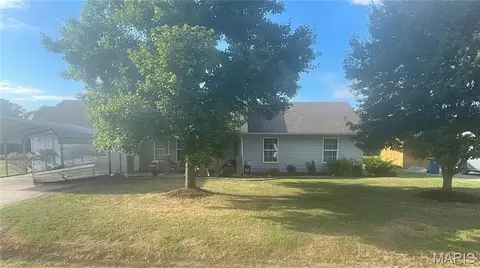 1880 Mary St, Scott City, MO 63780