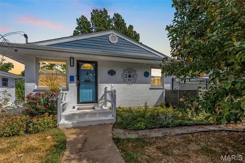 147 Monica Dr, Sunset Hills, MO 63127