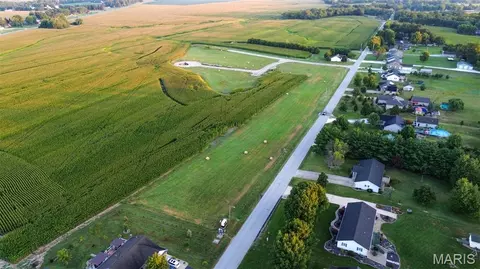 50 Witt Mill Rd, Jerseyville, IL 62052