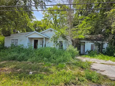 2274 Carol St, Cahokia, IL 62206