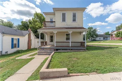 221 W Miller St, De Soto, MO 63020