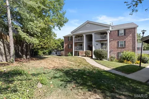 7416 Triwoods Dr #F, Shrewsbury, MO 63119