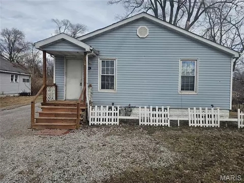 211 Judith Ln, Cahokia, IL 62206