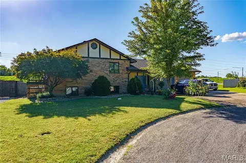 Exterior - 136 Donna Dr, Hartford, IL 62048 photo 1 of 6