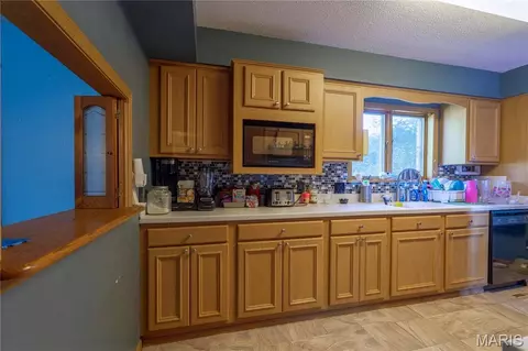 Kitchen - 136 Donna Dr, Hartford, IL 62048 photo 1 of 4