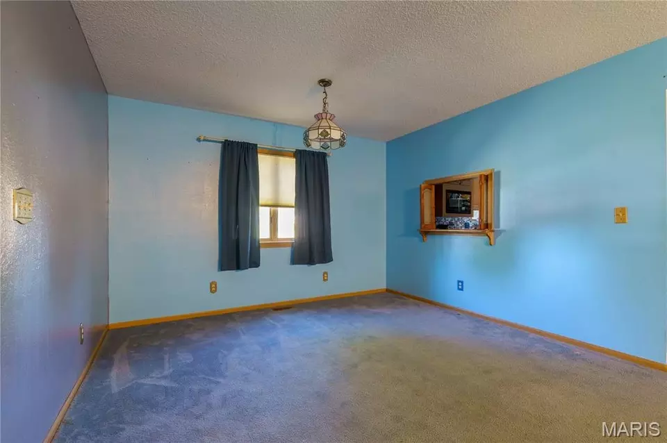 Living - 136 Donna Dr, Hartford, IL 62048 photo 2 of 4