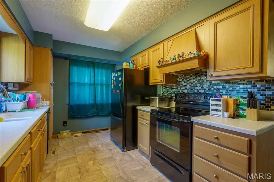 Kitchen - 136 Donna Dr, Hartford, IL 62048 photo 2 of 4