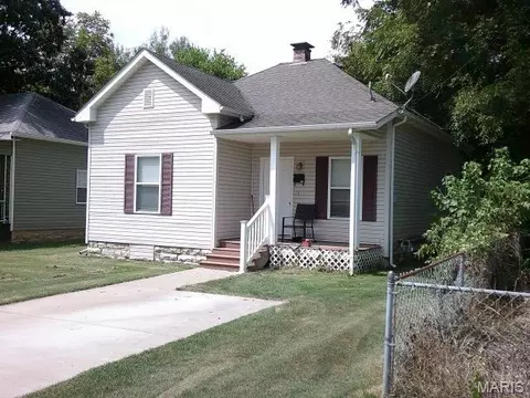 916 S 4th St, De Soto, MO 63020