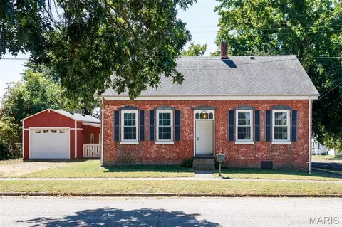 302 E Dee St, Lebanon, IL 62254