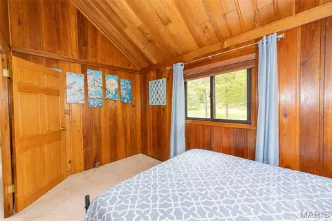 Bedroom - 1382 Osage Rd, Cuba, MO 65453 photo 5 of 5
