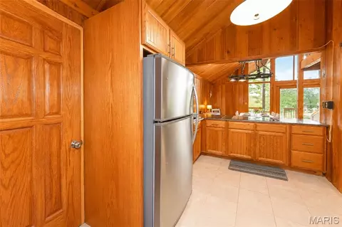 Kitchen - 1382 Osage Rd, Cuba, MO 65453 photo 3 of 4