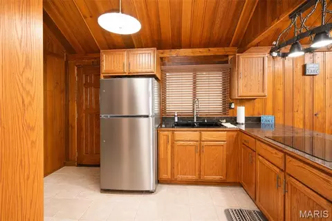 Kitchen - 1382 Osage Rd, Cuba, MO 65453 photo 4 of 4