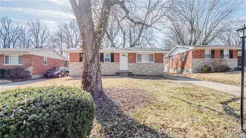 1370 Reale Ave, Saint Louis, MO 63138
