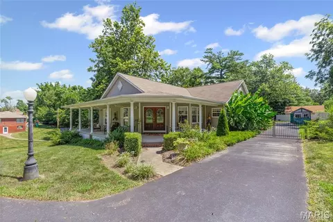 144 S 9th St, East Alton, IL 62024