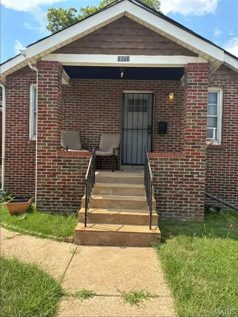 5653 Park Ln, Saint Louis, MO 63136