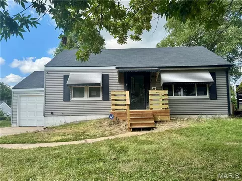 2452 Wieck Dr, Saint Louis, MO 63136
