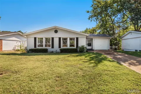 2930 Hubert Dr, Mehlville, MO 63125