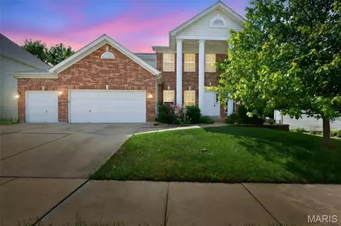 264 Magnolia Trace Dr, Ballwin, MO 63021