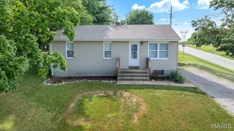 2828 Mulberry Ln, Saint Charles, MO 63303